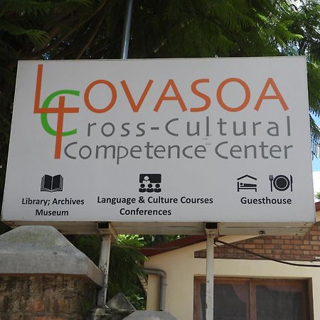 Lovasoa 4C Hotel Antsirabe Buitenkant foto