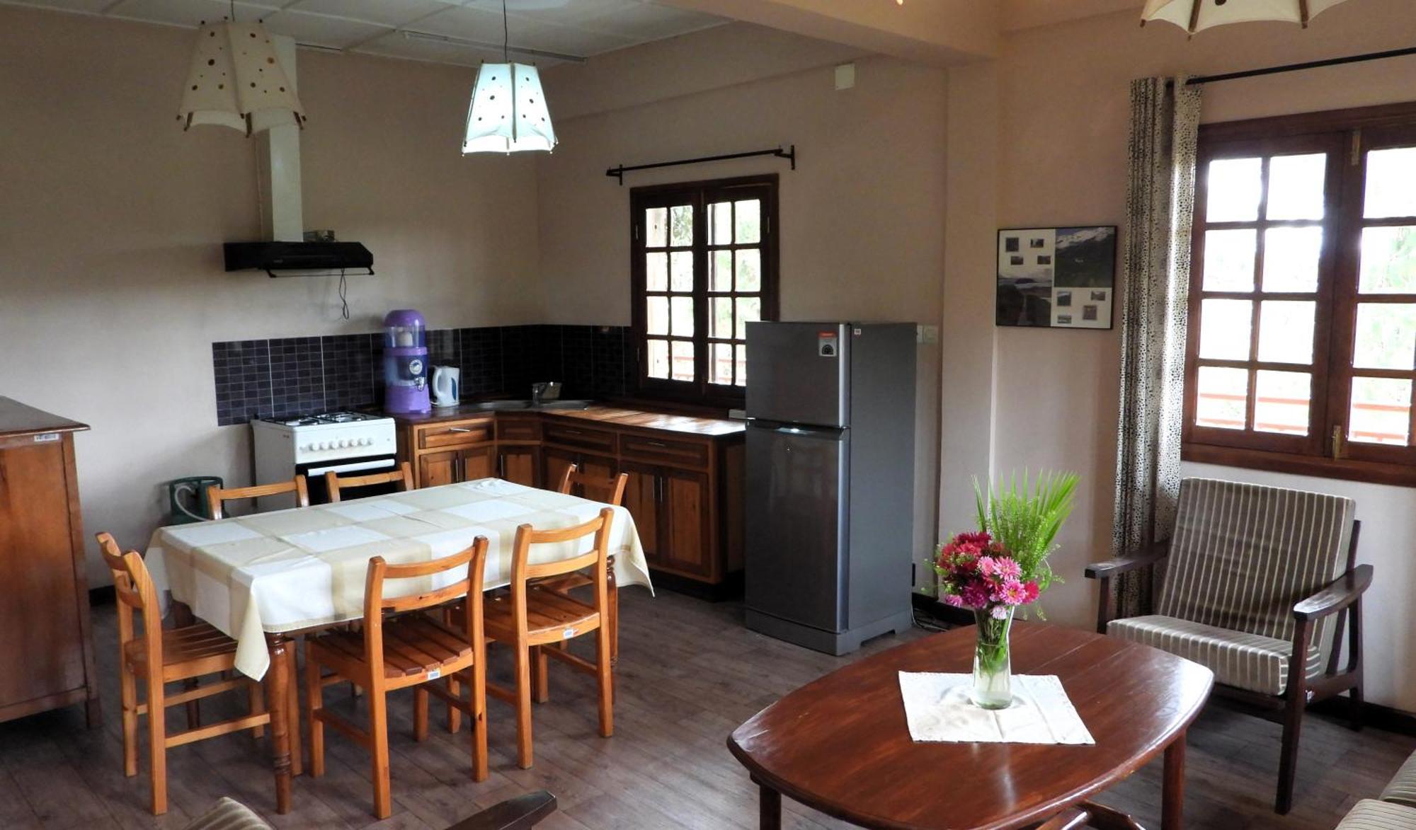 Lovasoa 4C Hotel Antsirabe Buitenkant foto