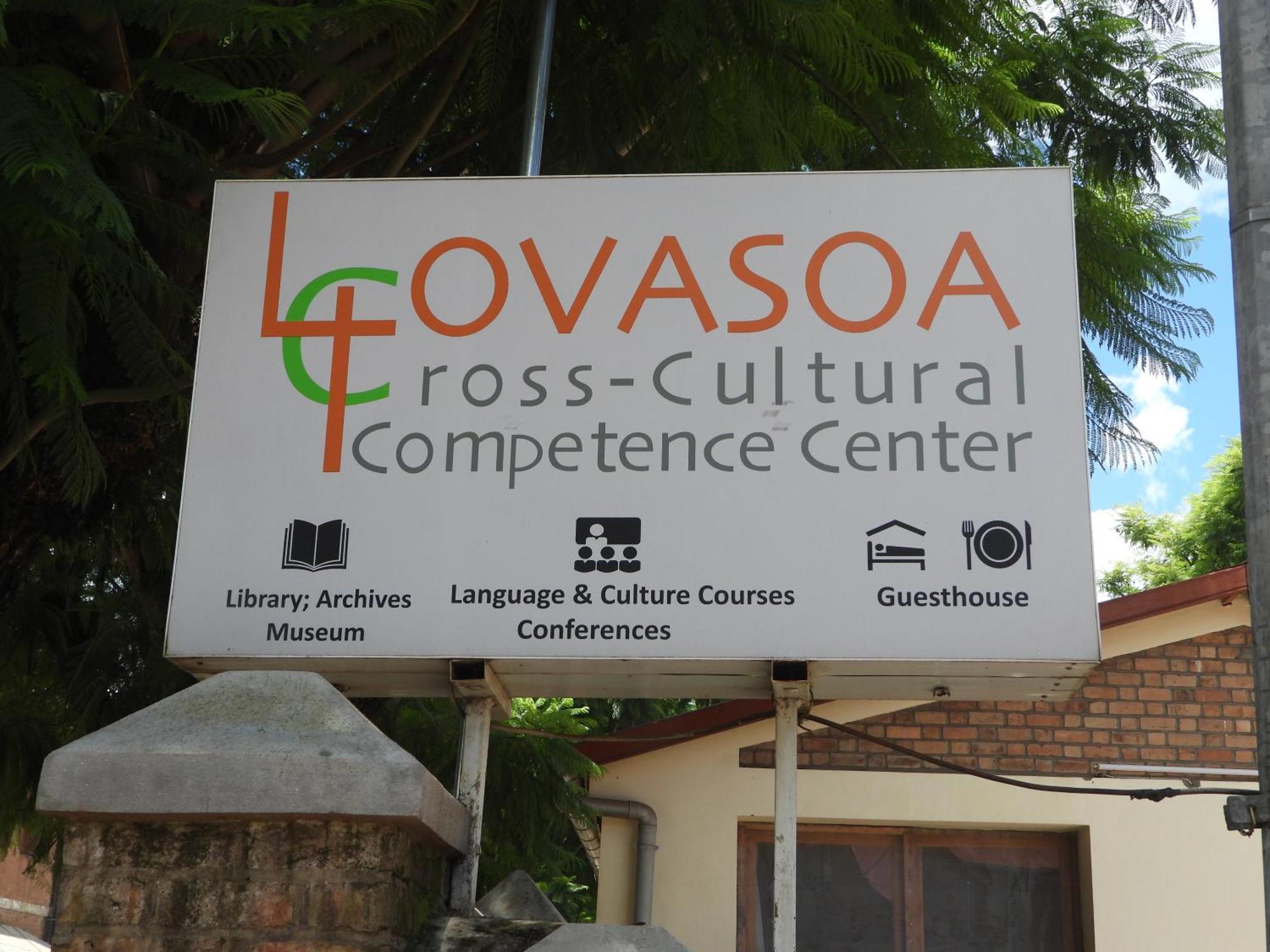 Lovasoa 4C Hotel Antsirabe Buitenkant foto