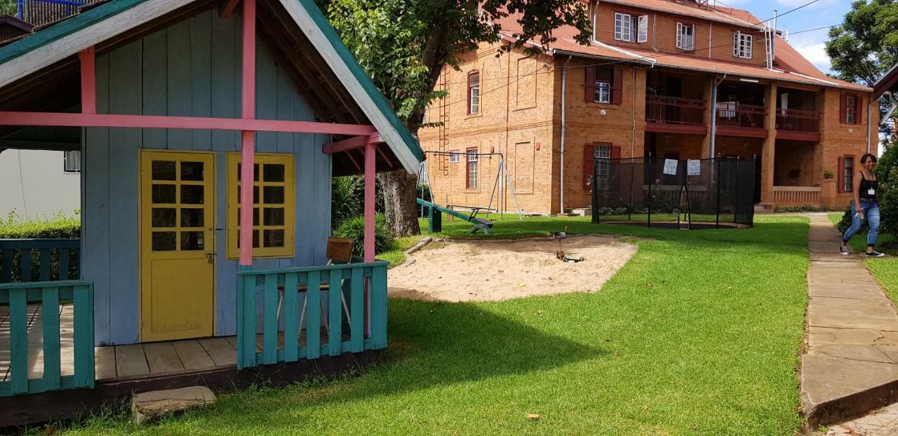 Lovasoa 4C Hotel Antsirabe Buitenkant foto