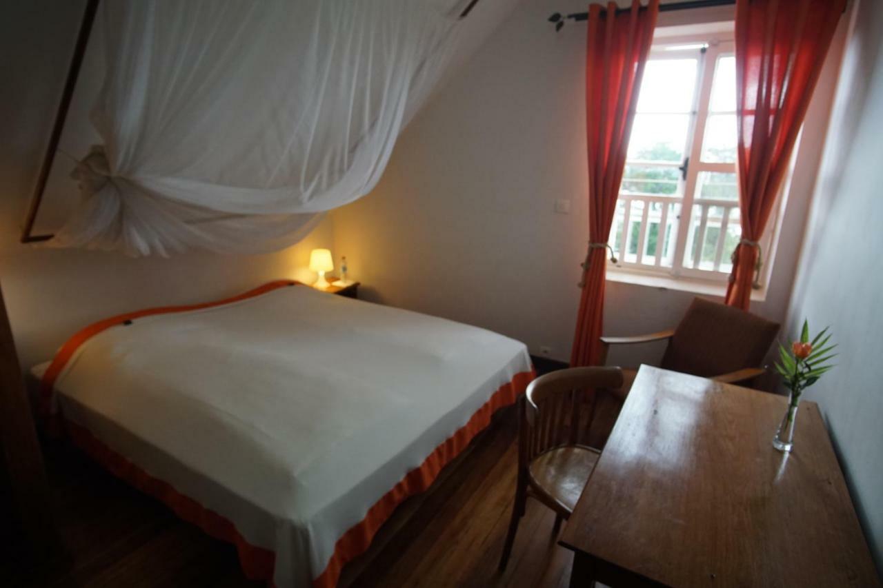 Lovasoa 4C Hotel Antsirabe Buitenkant foto