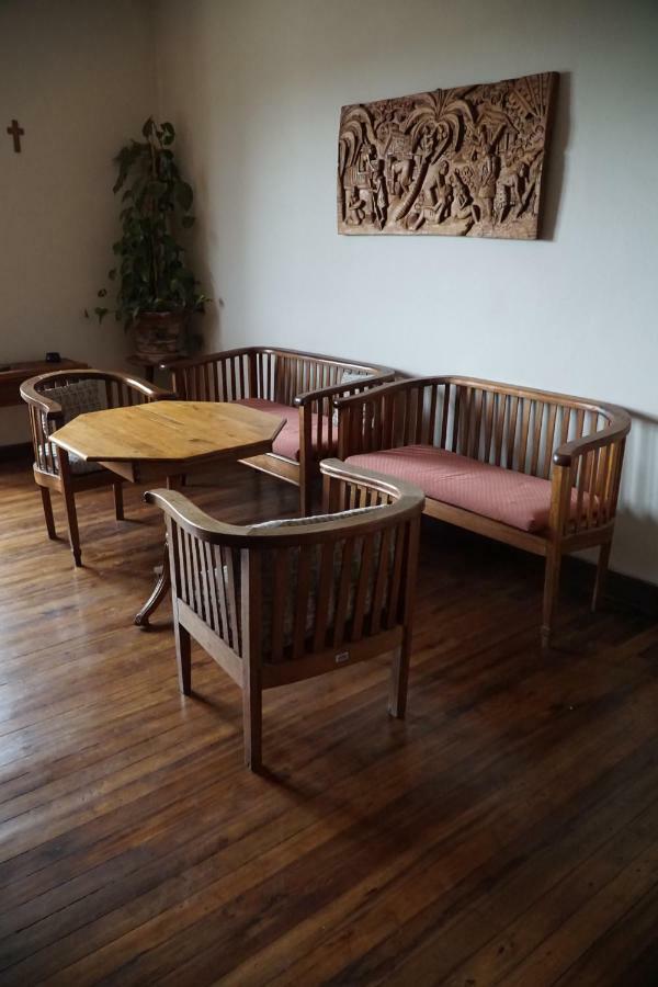 Lovasoa 4C Hotel Antsirabe Buitenkant foto