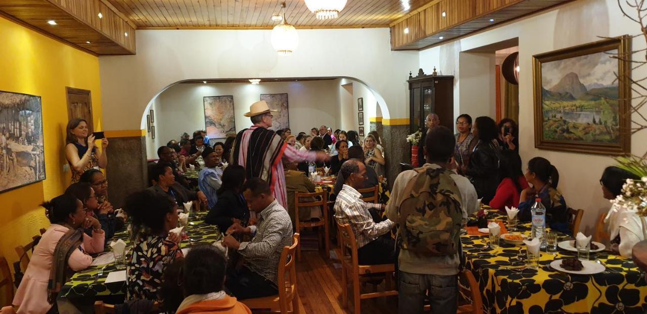 Lovasoa 4C Hotel Antsirabe Buitenkant foto